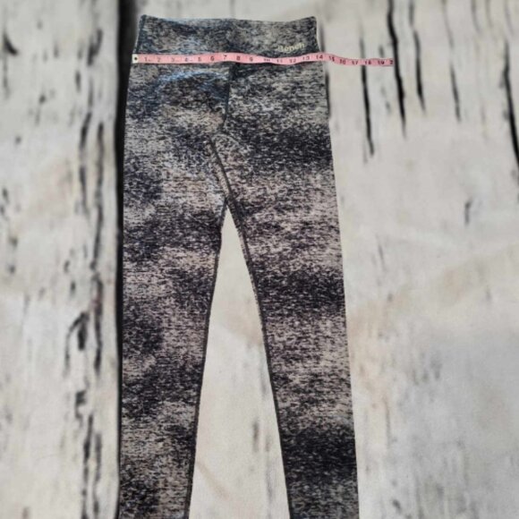 New Bench. Neutral Gray Leggings Size L - Picture 3 of 7